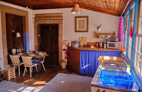 Sao Miguel de Poiares Maison | A Charming , Traditional Cottage at Quinta da Ribeira