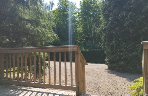 Lofthouse Cabine | A charming & traditional Scandinavian log cabin within a tranquil setting.