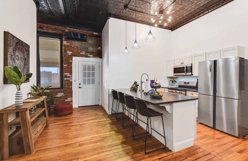 Kamm's Corners Appartement | A Cleveland Modern and Historic Apartment