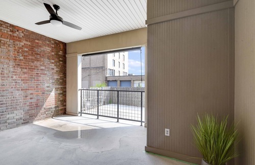 Kamm's Corners Appartement | A Cleveland Modern and Historic Apartment