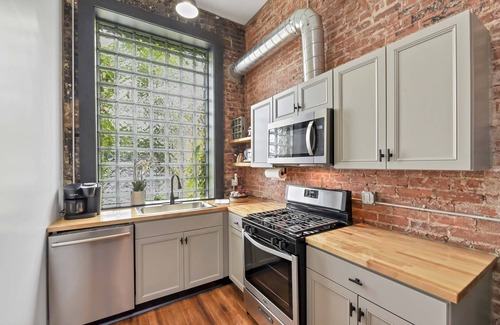 Kamm's Corners Appartement | A Cleveland Modern and Historic Apartment