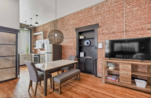 Kamm's Corners Appartement | A Cleveland Modern and Historic Apartment