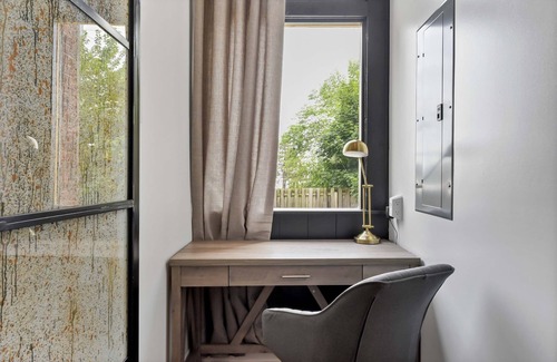 Kamm's Corners Appartement | A Cleveland Modern and Historic Apartment