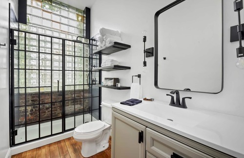Kamm's Corners Appartement | A Cleveland Modern and Historic Apartment