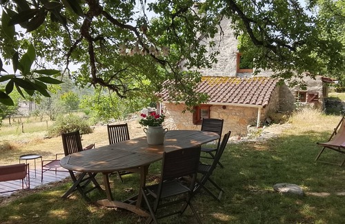Cenevieres Lit Et Petit-Déjeuner | A cocoon in the heart of the Causses to recharge your batteries in the midst of nature.