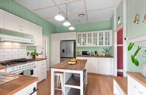 Woolloongabba Maison | A Colourful Life! 4Bed/2.5Bath/1Car ~ Queenslander