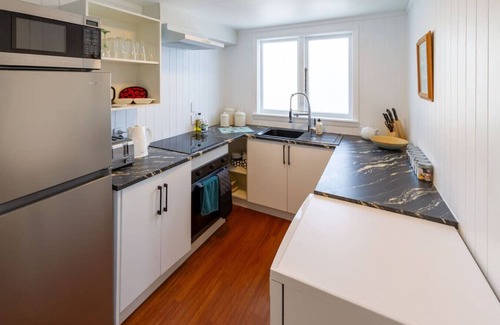 Hornby Maison | A comfy family stay near Hornby Mall Sleeps 8