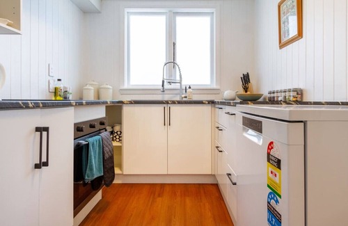 Hornby Maison | A comfy family stay near Hornby Mall Sleeps 8