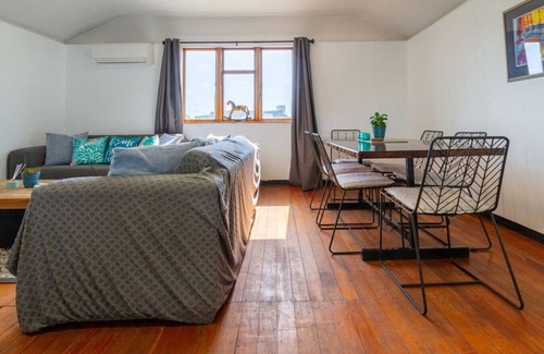 Hornby Maison | A comfy family stay near Hornby Mall Sleeps 8