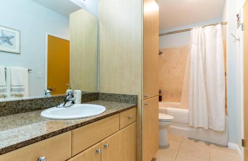 Waterfront Appartement | A Corner Unit with OCEAN VIEWS from EVERY ROOM