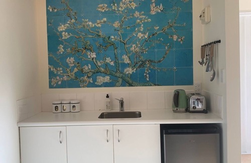 Wellington Cabine | A cosy cabin, near Ōtari bush, and only minutes to Wellington CBD with sauna!