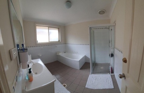 Warwick Farm Maison | A cosy private bedroom for you (2)