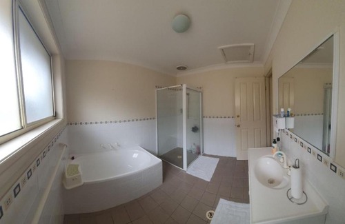 Warwick Farm Maison | A cosy private bedroom for you (2)