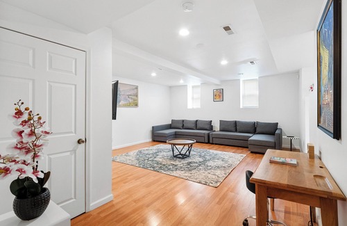 The Gate Maison | A Cottage in Downtown STL. Sleeps 10
