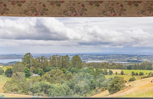 Kallista Lit Et Petit-Déjeuner | A Cottage with a View at Tudor Ridge