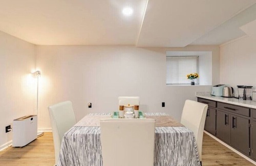 Tallahassee Maison | A cozy 1-bedroom apartment with massaging bed. Close to FSU, FAMU, AIRPORT &I10.