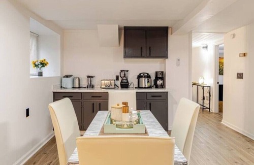 Tallahassee Maison | A cozy 1-bedroom apartment with massaging bed. Close to FSU, FAMU, AIRPORT &I10.