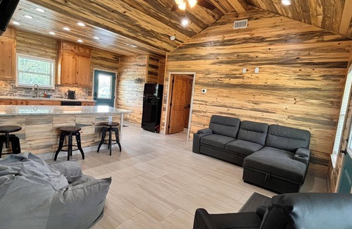 Rio Frio Cabine | A cozy 2 bed 2 bath cabin In Leakey Tx on 140 Acres with 2,000 FT of River Front