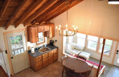 Lyman Cabine | A cozy 2-bedroom lakefront cabin nestled in Maine, feat. kayaks and private dock