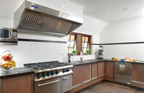 Losser Maison | A cozy accommodation with its own Finnish kota and hottub located on an estate in Twente.