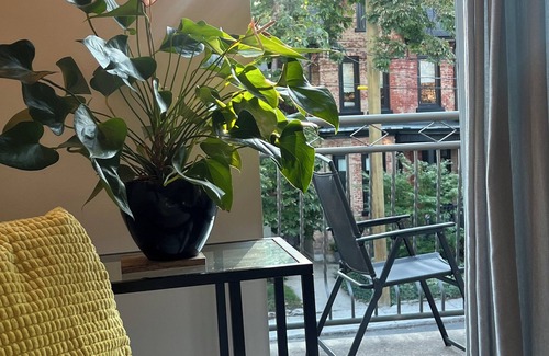 Trinity - Bellwoods Maison | A Cozy & Bright Apartment w/Terrace-Friendly Neighbourhood Downtown Toronto