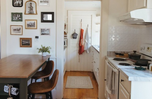 Maynard Appartement | A cozy home just a short walk from historic downtown Maynard!