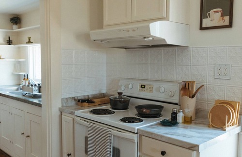 Maynard Appartement | A cozy home just a short walk from historic downtown Maynard!