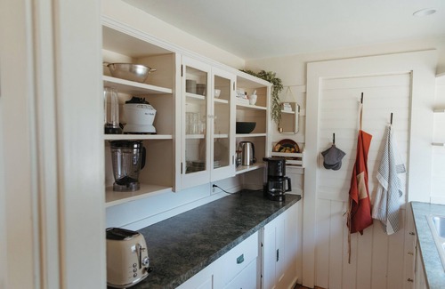 Maynard Appartement | A cozy home just a short walk from historic downtown Maynard!