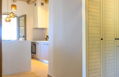 Mirsini Maison | A cozy house with a beautiful view of mountain & sea.