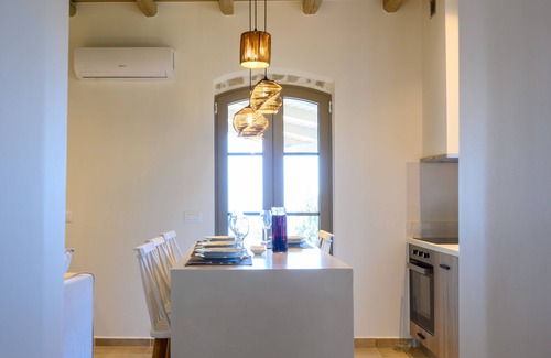Mirsini Maison | A cozy house with a beautiful view of mountain & sea.