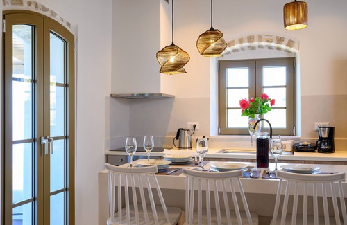 Mirsini Maison | A cozy house with a beautiful view of mountain & sea.