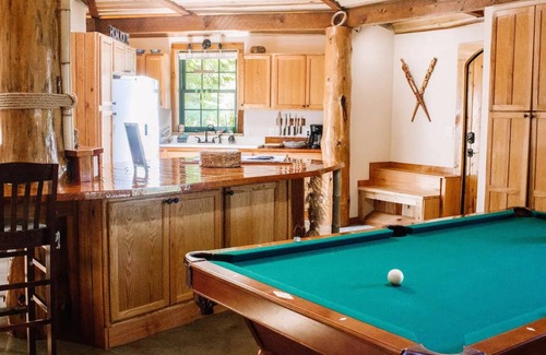 Nebo Appartement | A cozy, romantic cabin perfect for couples. Pets are always welcome, owners too!