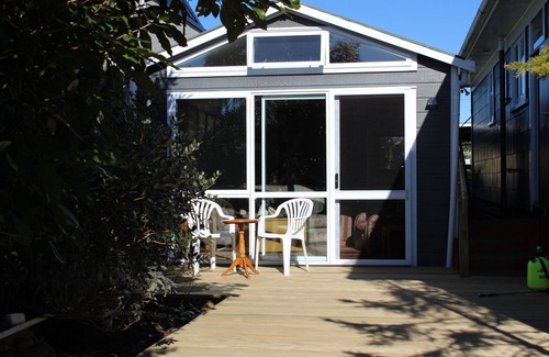 Ngongotaha Appartement | A cozy studio with a beautiful tranquil lakeside location on Lake Rotorua