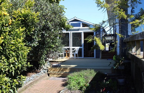 Ngongotaha Appartement | A cozy studio with a beautiful tranquil lakeside location on Lake Rotorua