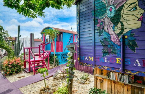 Oranjestad Lit Et Petit-Déjeuner | A Creative Boho Oasis in Aruba — Long-Stay Haven & Yoga Venue