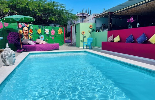 Oranjestad Lit Et Petit-Déjeuner | A Creative Boho Oasis in Aruba — Long-Stay Haven & Yoga Venue