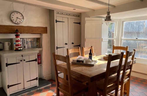 Tan-y-groes Maison | A delightful seaside stone cottage, just a minute's walk from the beach.