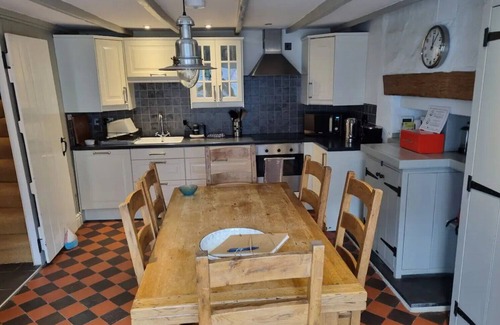 Tan-y-groes Maison | A delightful seaside stone cottage, just a minute's walk from the beach.