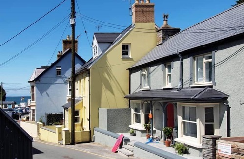 Tan-y-groes Maison | A delightful seaside stone cottage, just a minute's walk from the beach.