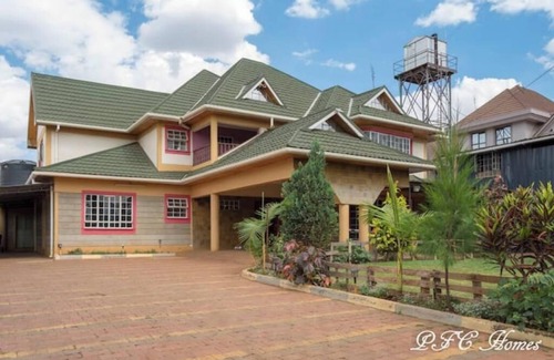 Ruiru Appartement | A deluxe suite in a luxurious suburban mansion