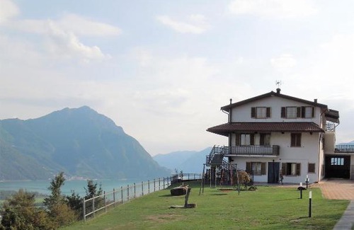 Costa Volpino Maison | A. F.antastic V.iew