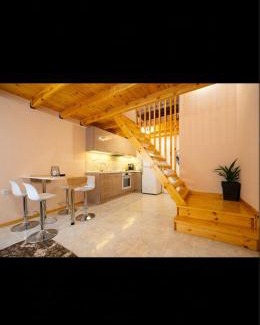 Drama Appartement | A F small maisonette