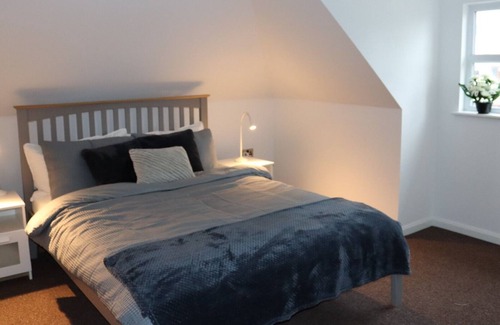 South Hornchurch Maison | A family friendly stay with entertainment, large garden & mins from London city