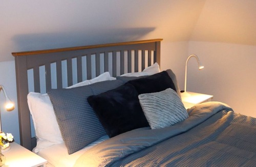 South Hornchurch Maison | A family friendly stay with entertainment, large garden & mins from London city