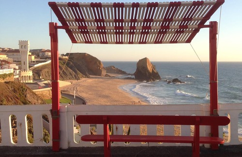 Praia de Santa Cruz Villa | A quelques mètres d'une magnifique plage pour surfer.