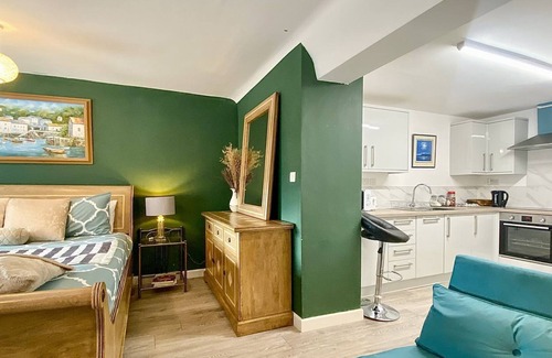 North Tidworth Cottage | A first-floor studio apartment in the centre of Tidworth.