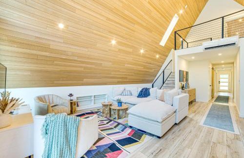 Malakoff Maison | A-Frame Cabin with Deck Near Cedar Creek Lake