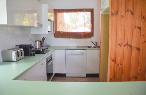 Summerland Point Maison | A-frame cottage beside beautiful Lake Macquarie