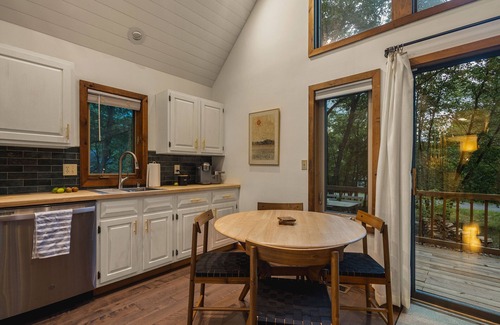 East Stroudsburg Chalet De Ski | A-Frame | Ski | Hike | Hot Tub | Firepit