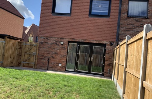 Basildon Maison | A G2 Luxury home that sleeps up to 4 guests